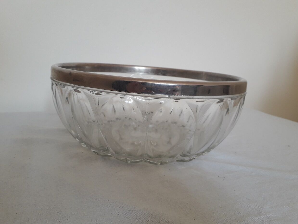 Glass salad bowl