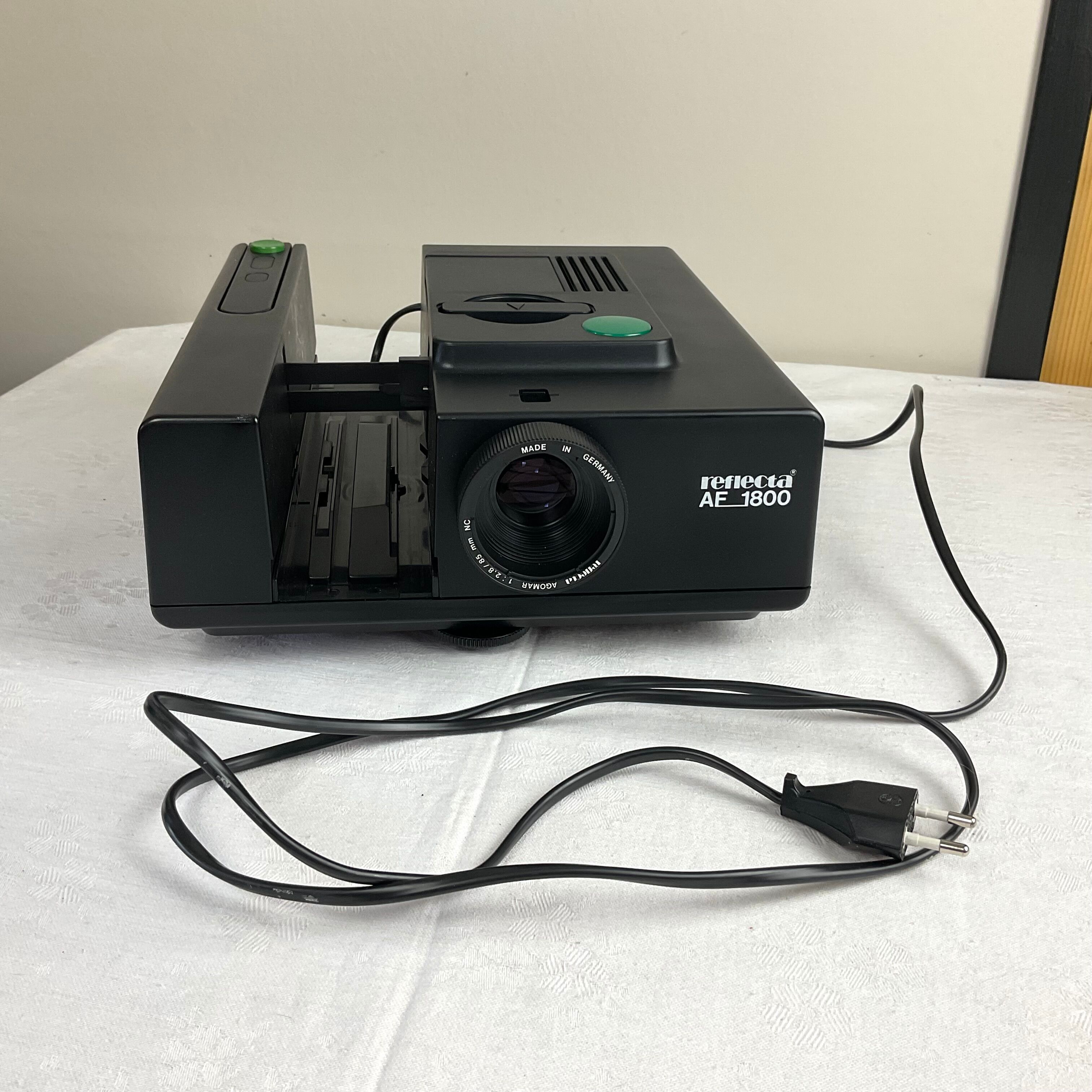 Reflecta AF 1800 slide projector + slide lockers