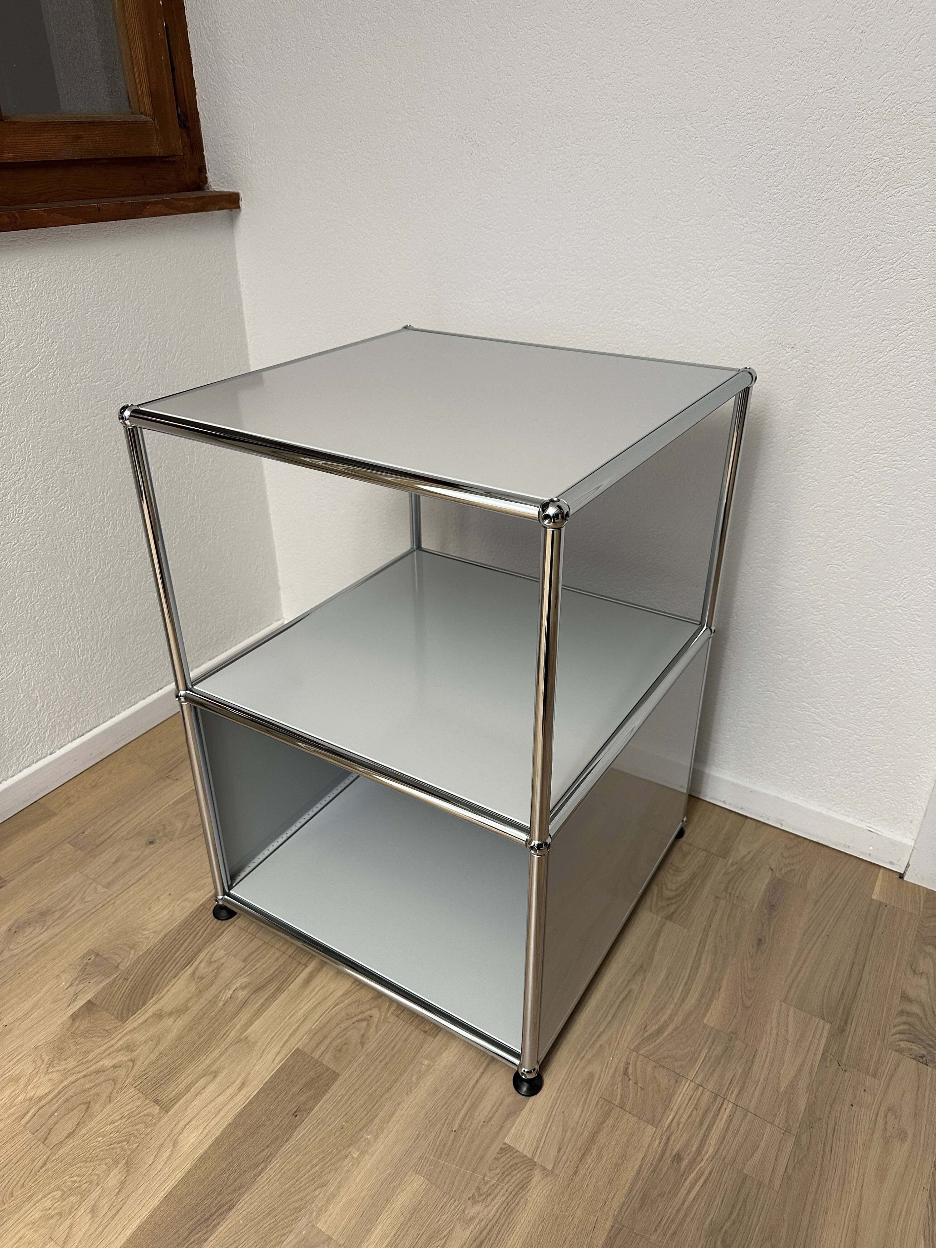USM Haller shelf in light grey