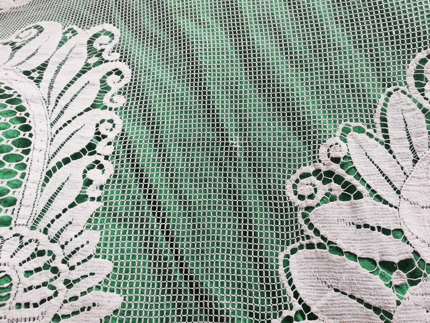 Bedspread, vintage crochet, openwork flowers, square stitches.