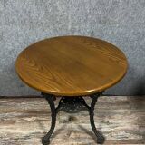 Gaskell Chambers in Nottingham: English pub pedestal table circa 1880
