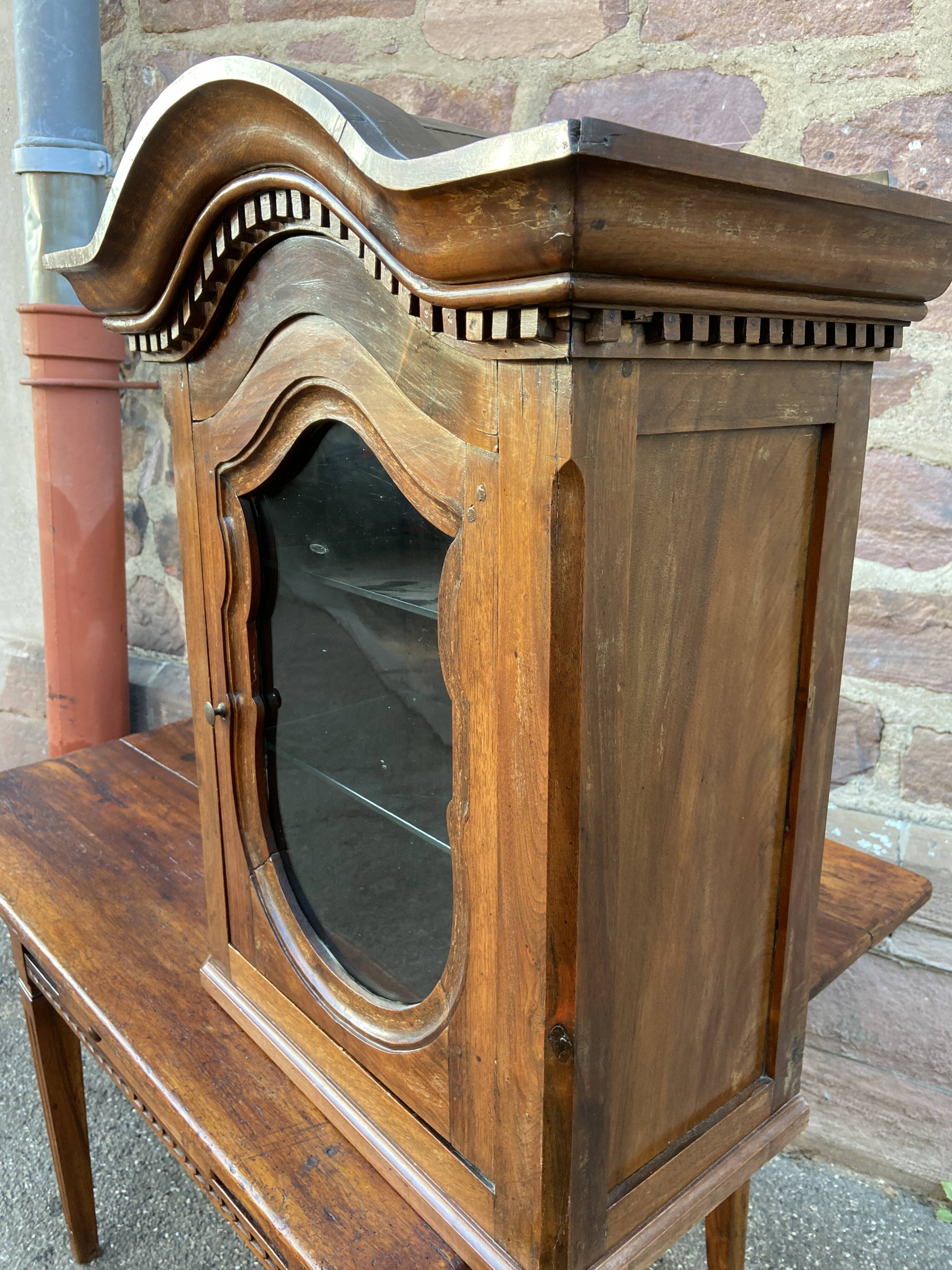 Wall cabinet XIXth in walnut