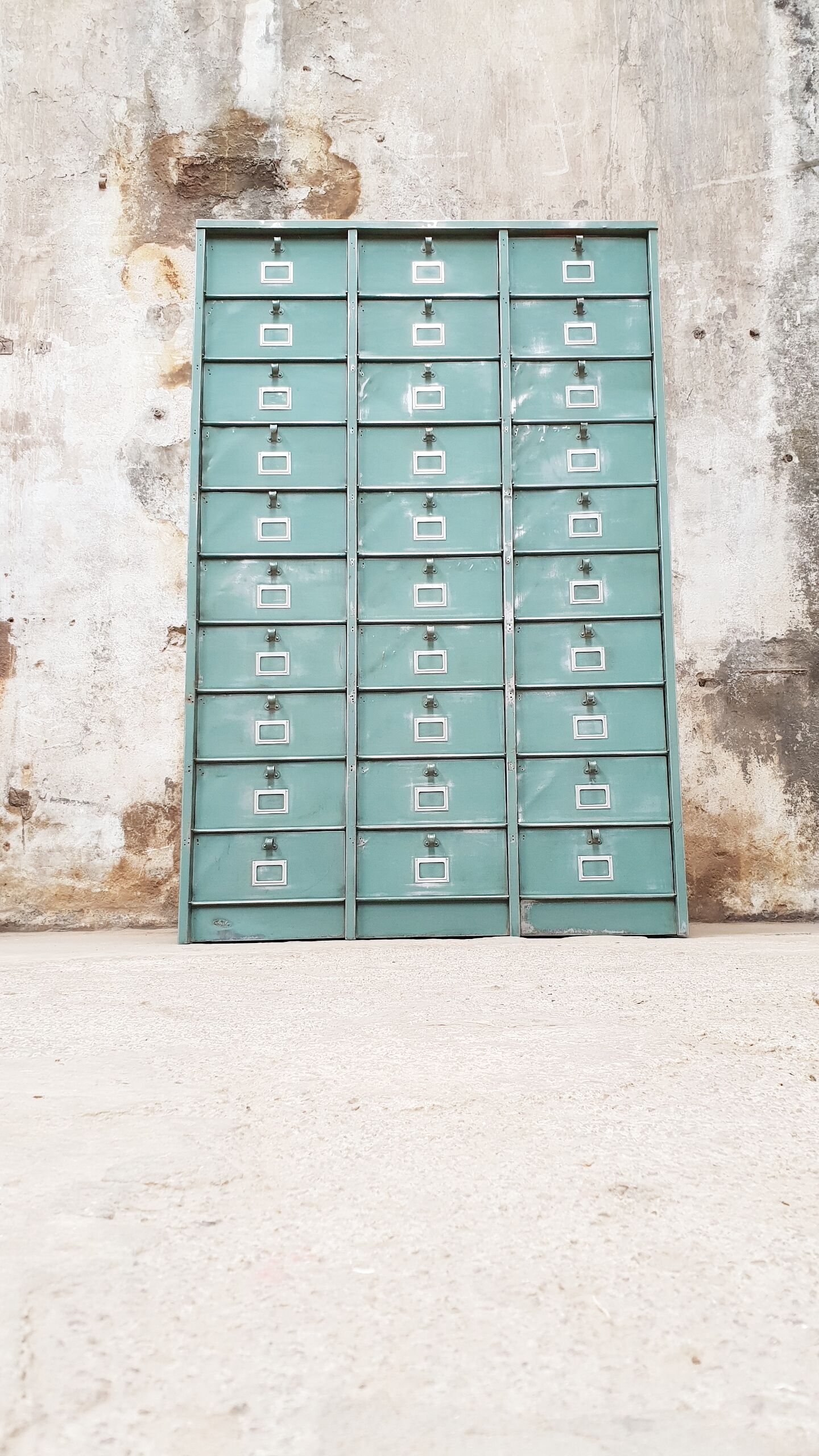 Strafor valve cabinet