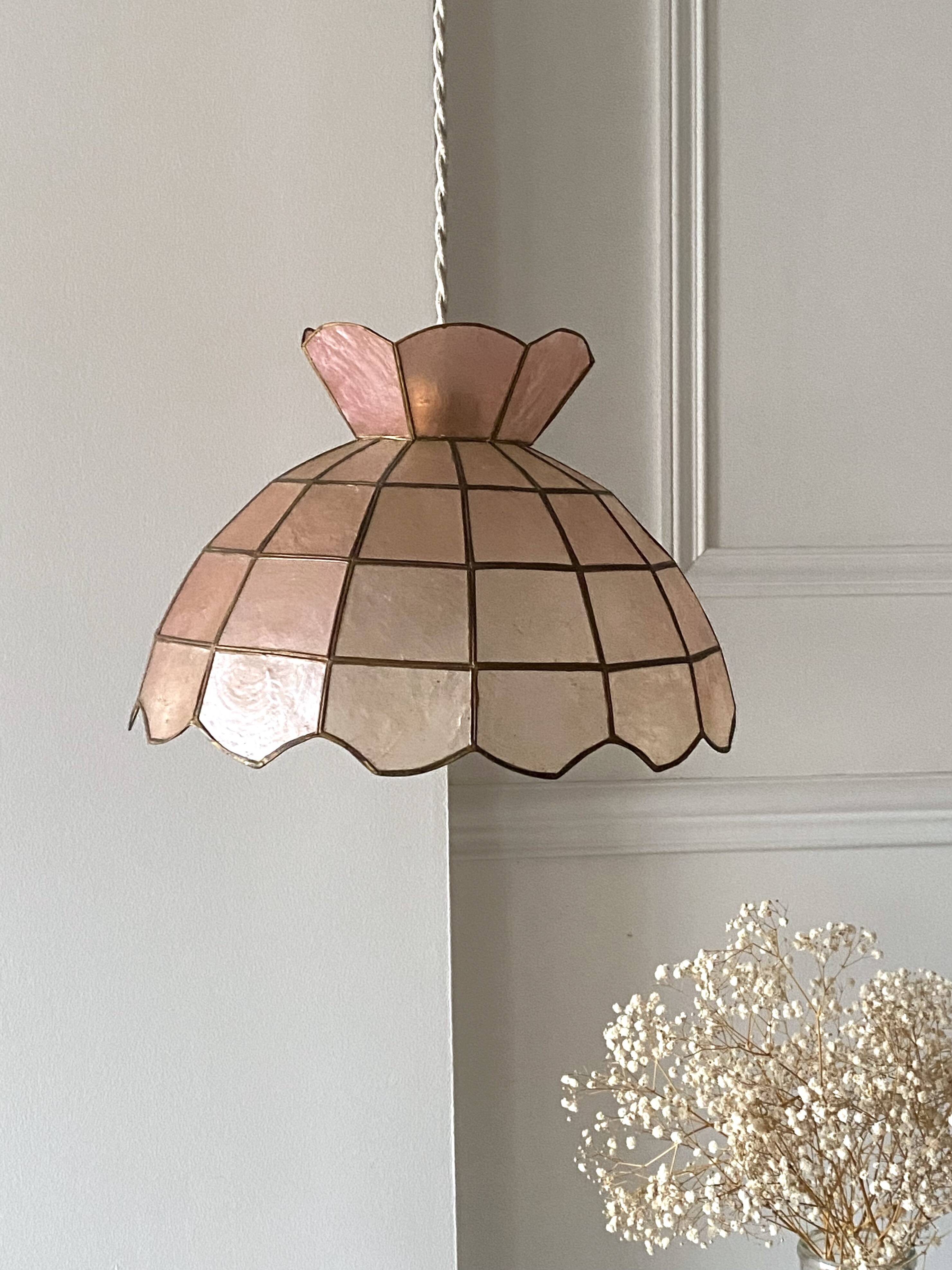 Suspension nacre rose