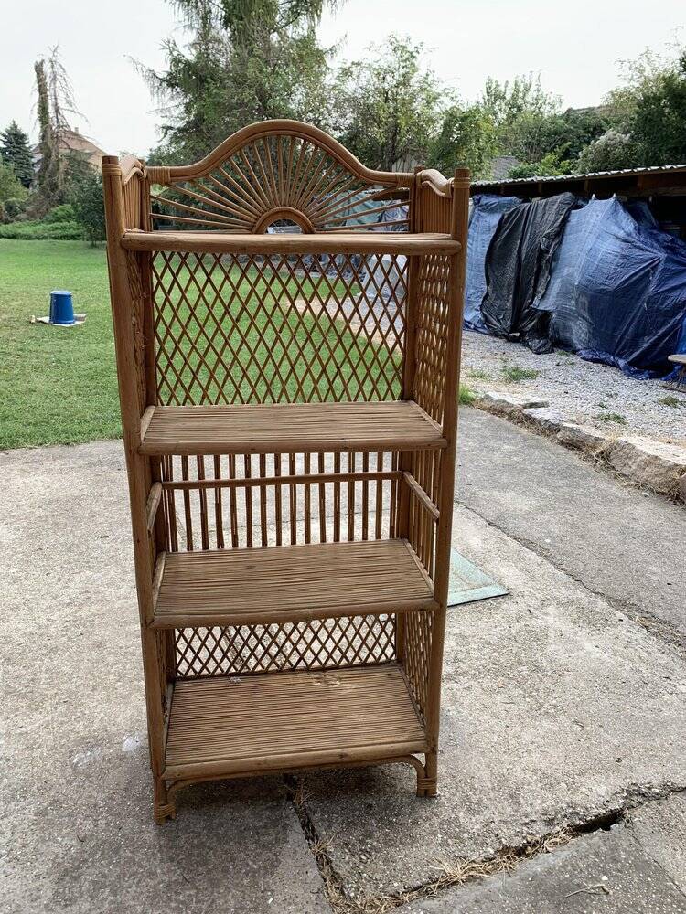 Mid-century shelf in rattan and blonde bamboo, airy design from the 1950s-60s.