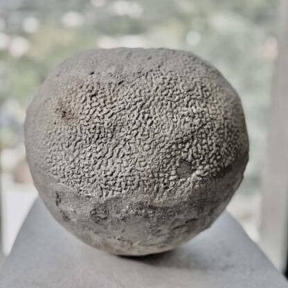 Minami - artisanal pot in mineral cement – Wabi-Sabi style