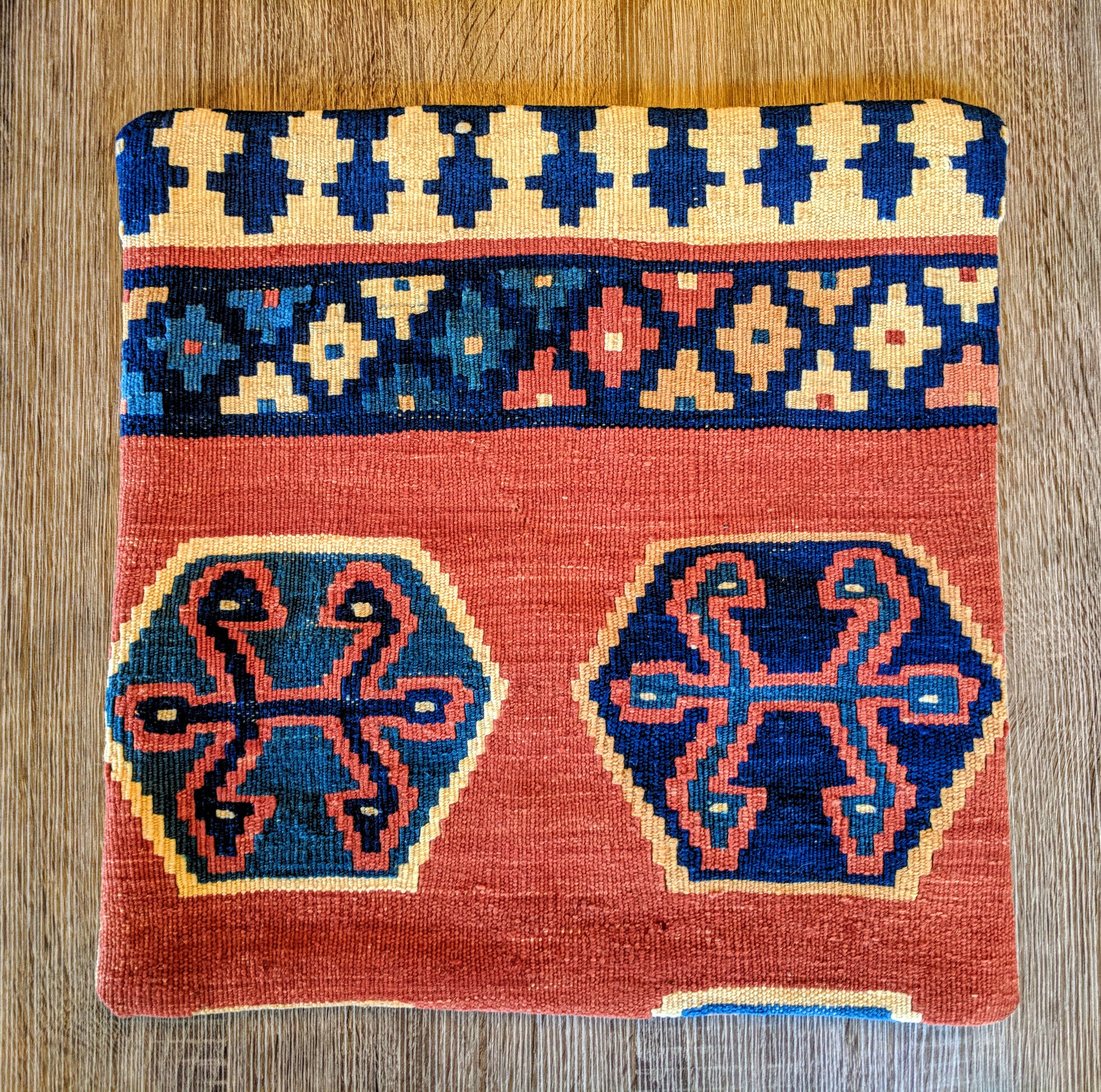 Coussins kilim d'origine iranienne