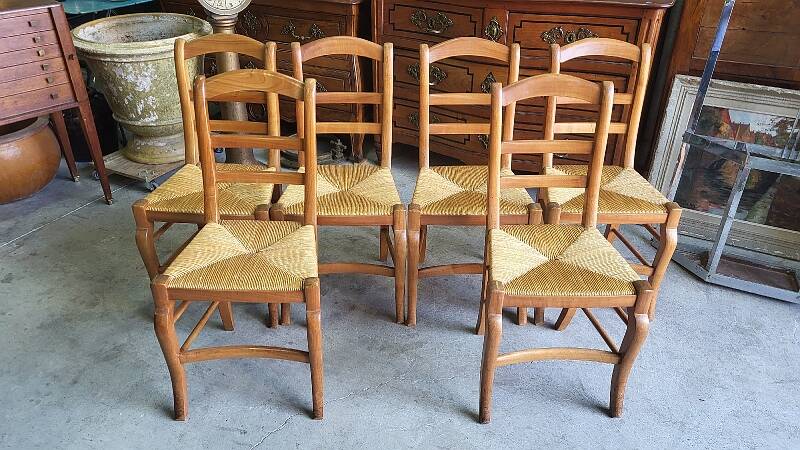 SET OF 6 DINING ROOM OR KITCHEN CHAIRS IN RESTAURANT STYLE IN WALNUT