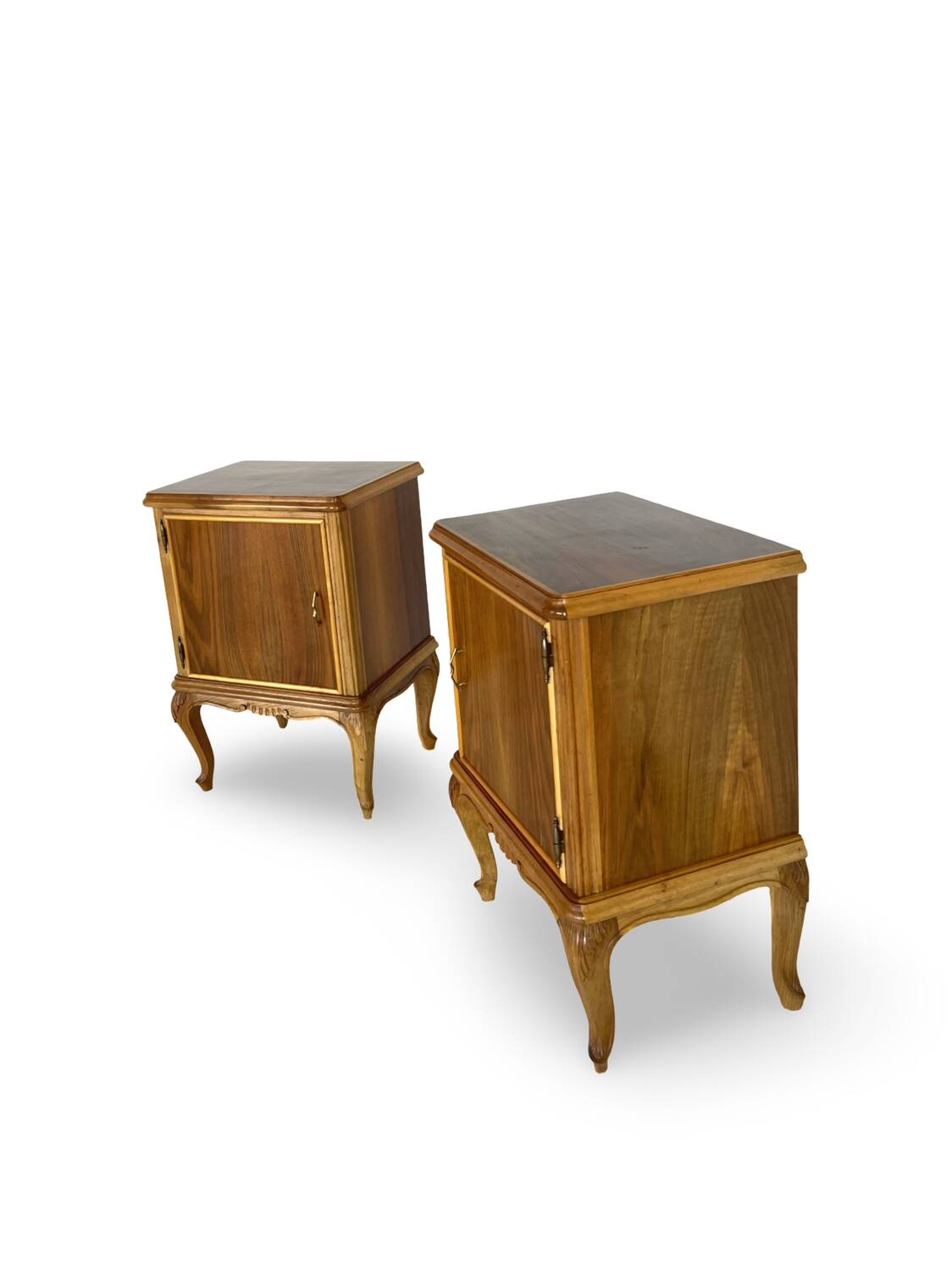 Tables de chevet italiennes en placage de noyer du milieu du siècle, années 1960.