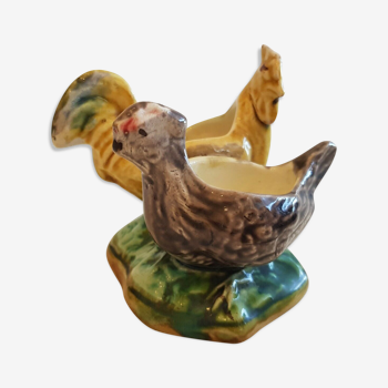 Ancien saleron en barbotine polychrome à décor de coq et poule