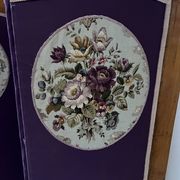 Four-panel screen decorated with an oval tapestry from the 20th century.