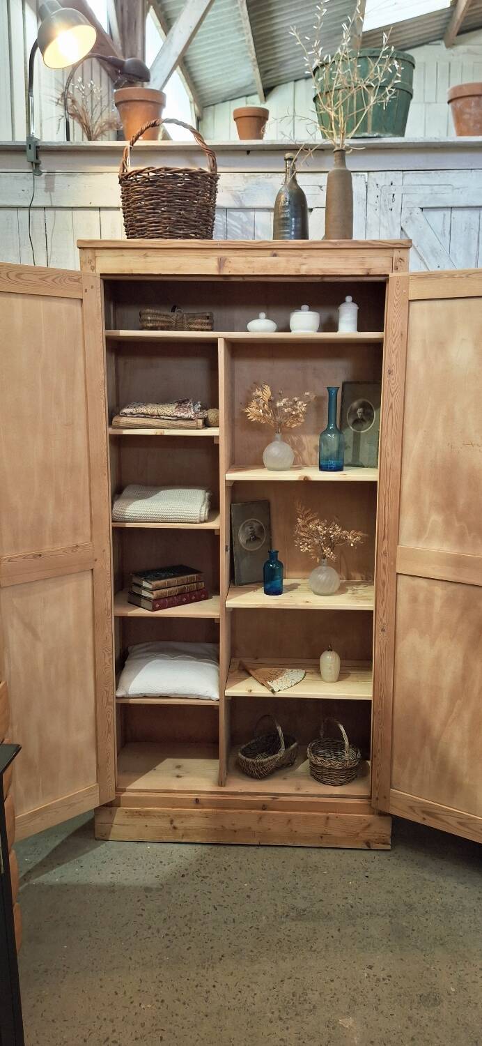 Armoire vintage