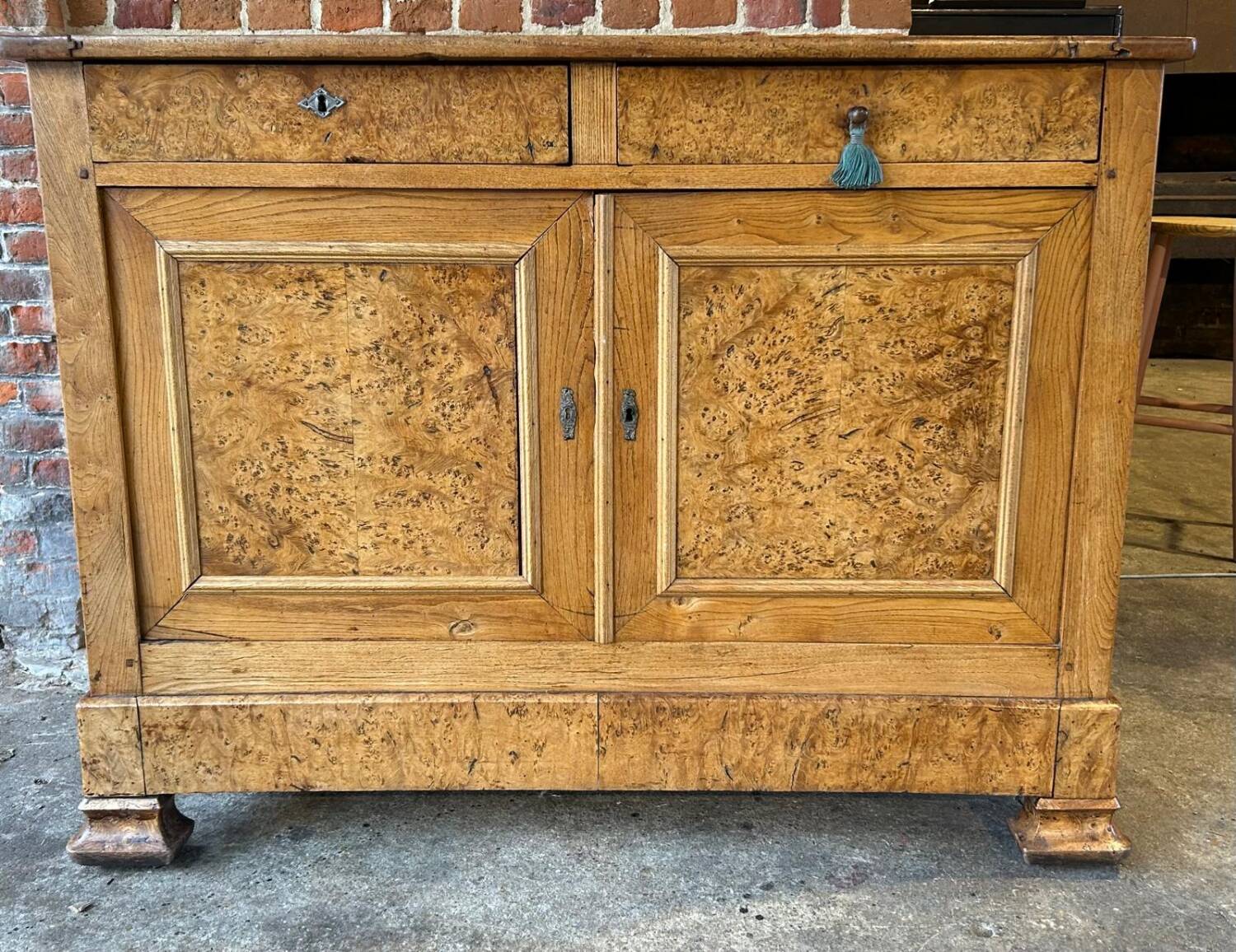 Buffet in elm veneer