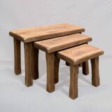 Lot de 3 tables gigognes brutalistes en chêne massif