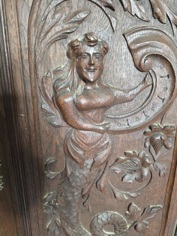 Ancienne porte en bois sculpté en chêne