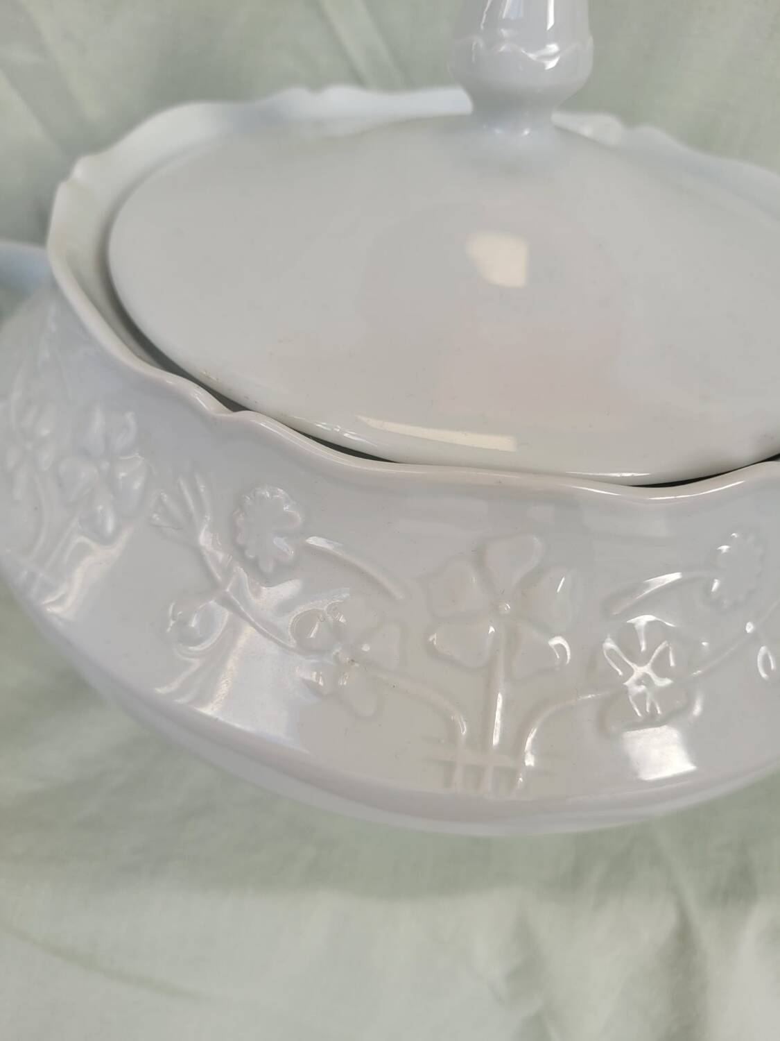 Porcelain tureen