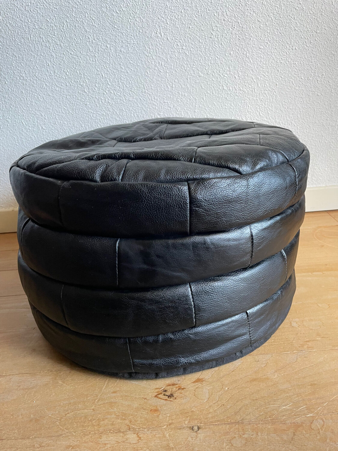 Patchwork black leather pouf de Sède