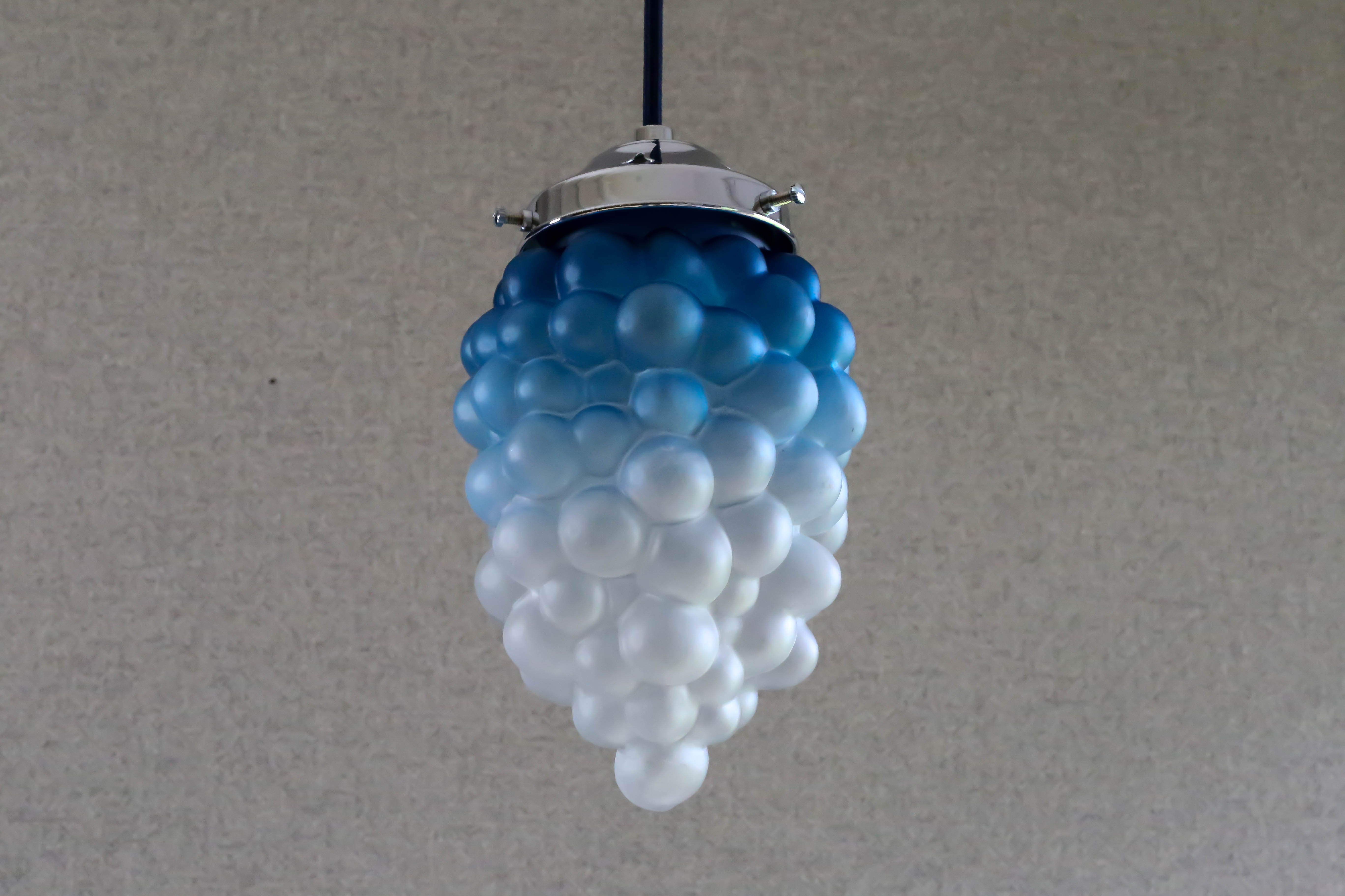 Suspension old cluster in translucent blue and white glass