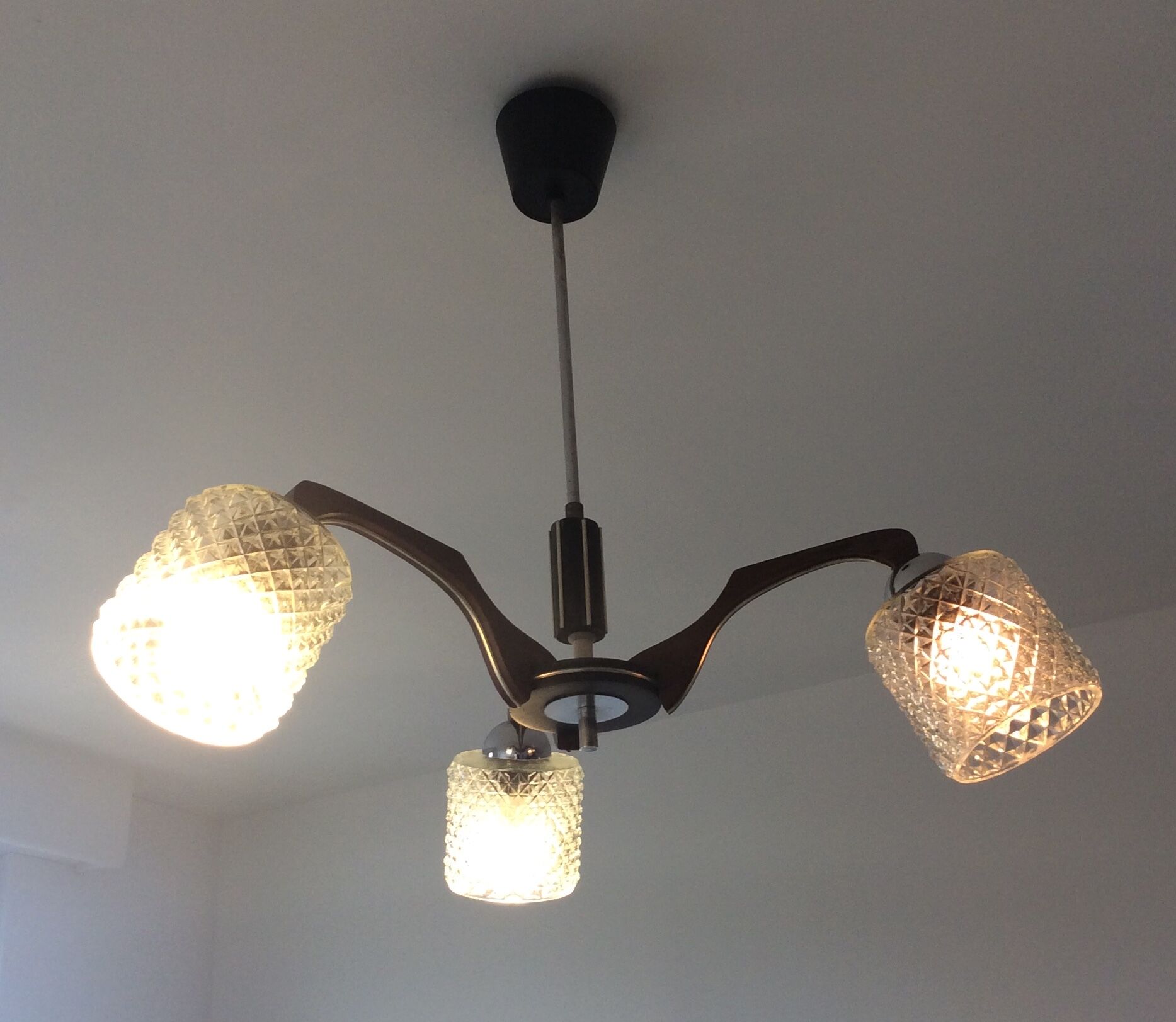 Scandinavian chandelier 60s in teak and molded glass