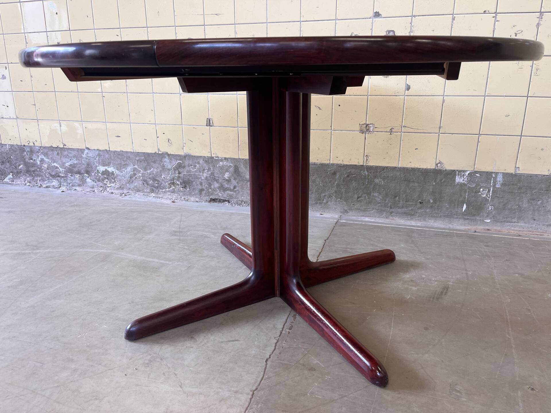 Vintage rosewood dining table by Skovby