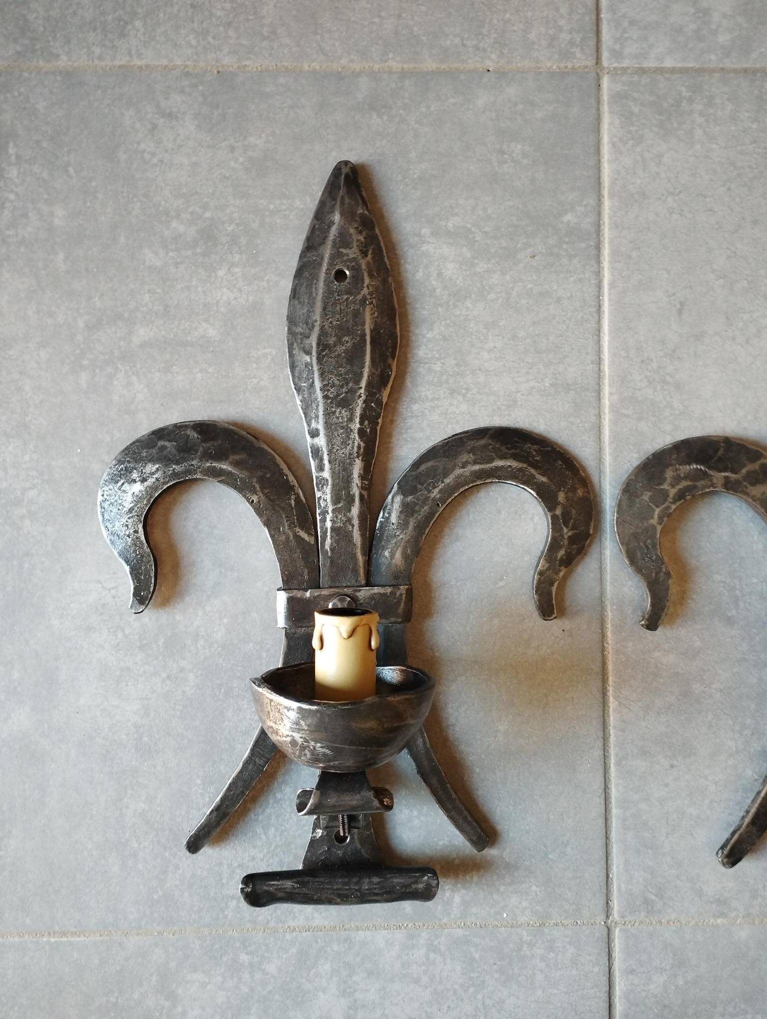 Brutalist iron wall light "fleur de lys"