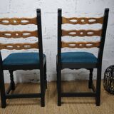 Paire de chaises brutalistes en bois relookée en noir assise tissu vert canard