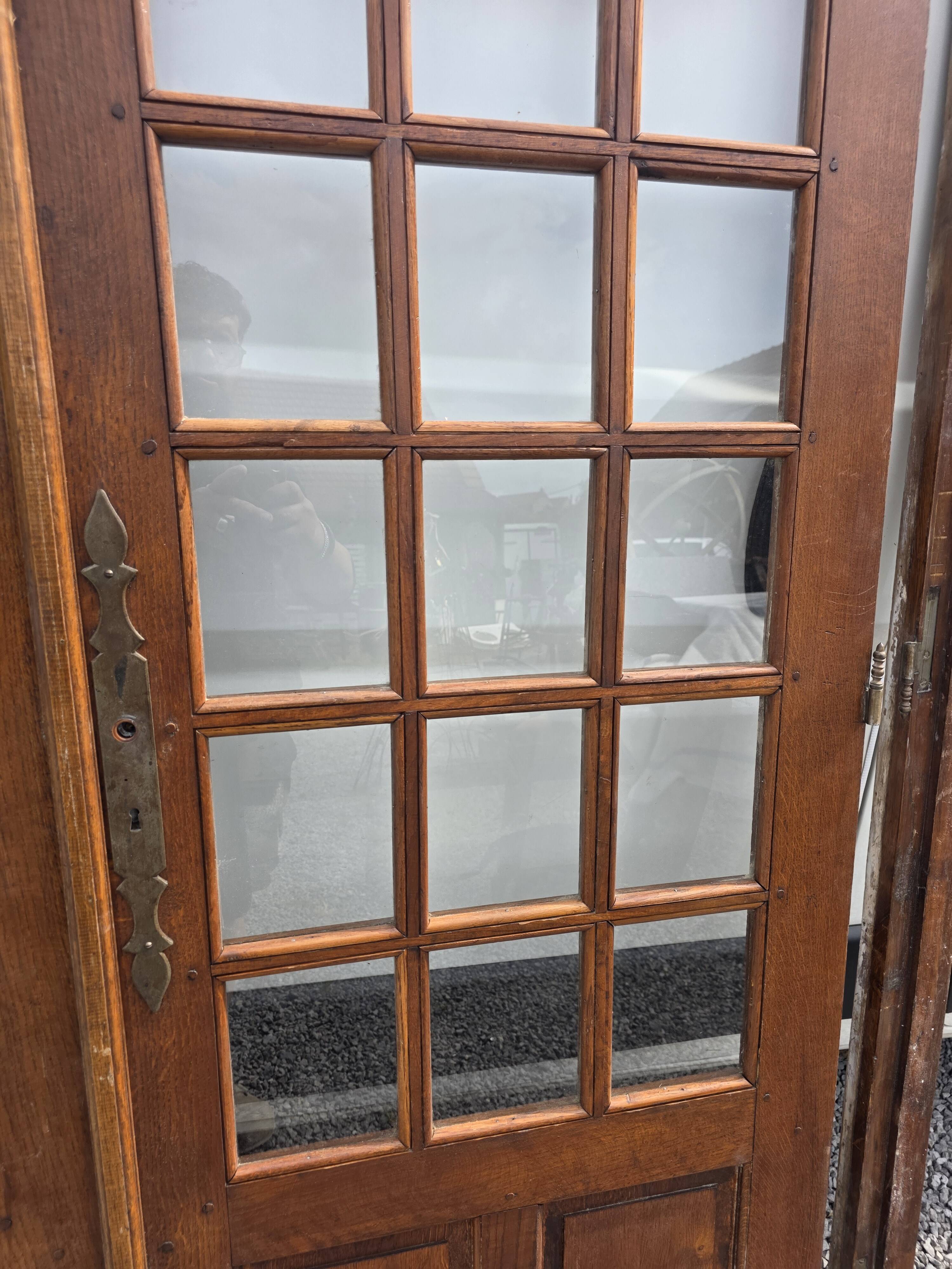 Paire de portes de séparation en chêne petits carreaux XXe