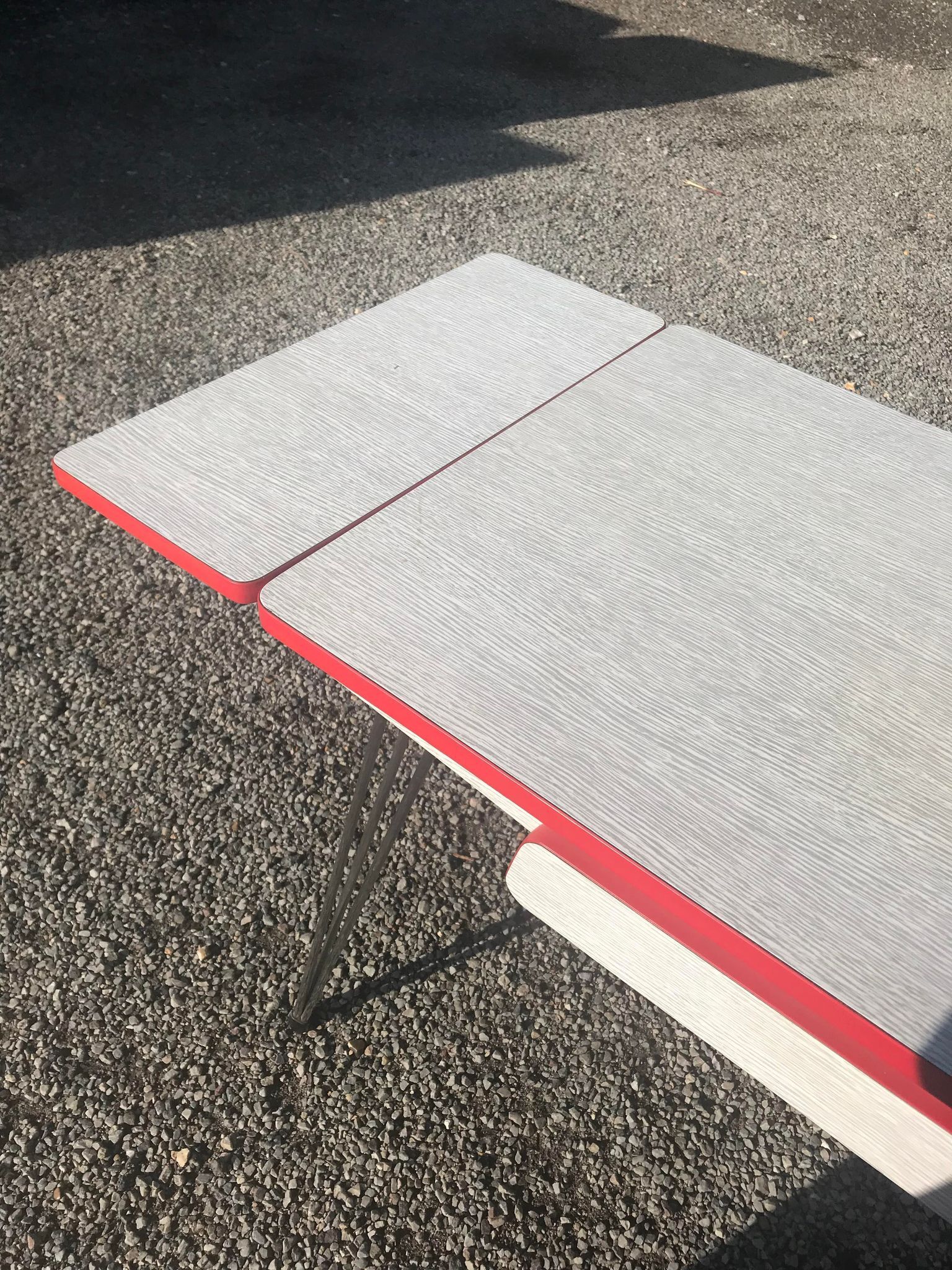 Table in formica
