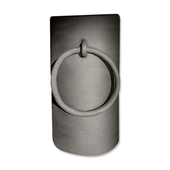 Big ring black vase