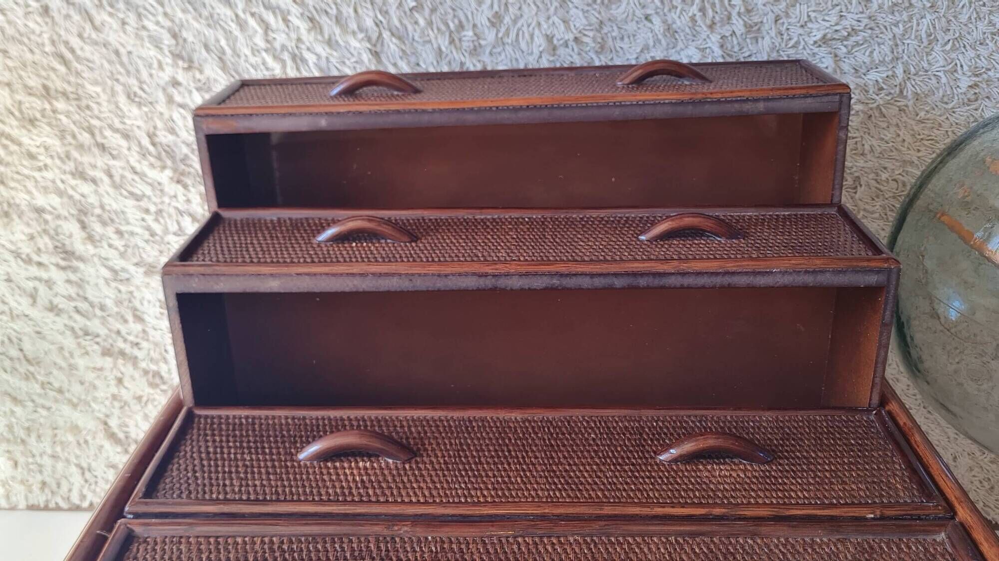 Commode en rotin vintage circa années 70