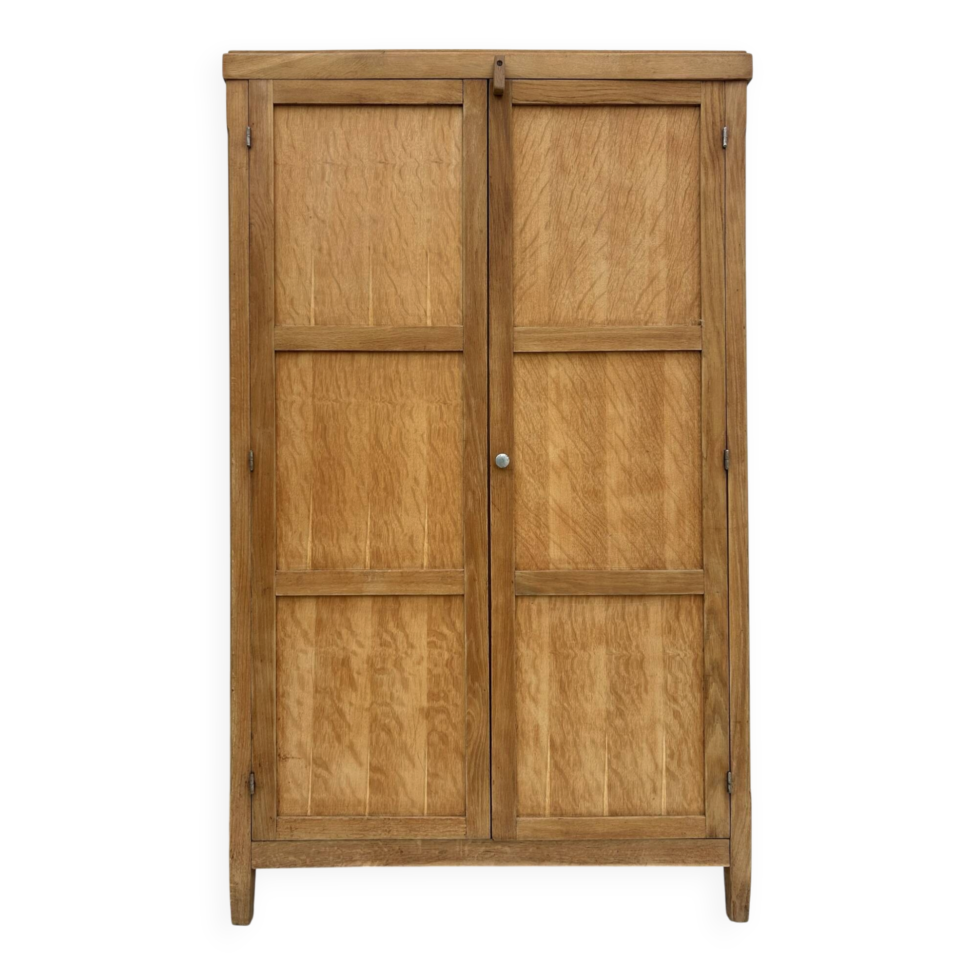Armoire parisienne rénovée 