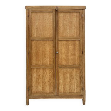 Armoire parisienne rénovée 