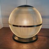 Globe holophane en laiton sur socle