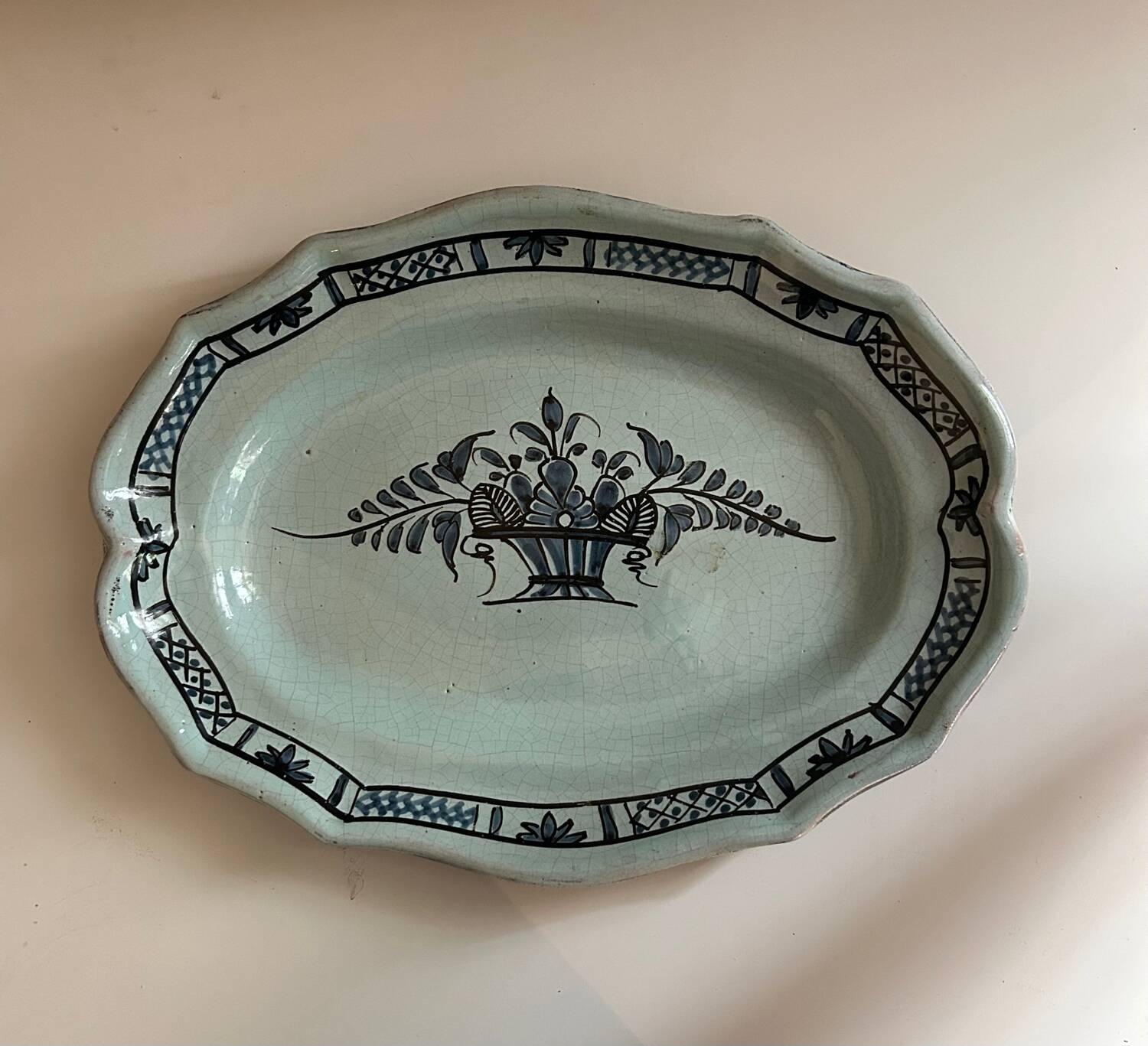Large oval dish called “black bottom” Rouen XVIII / XIXth