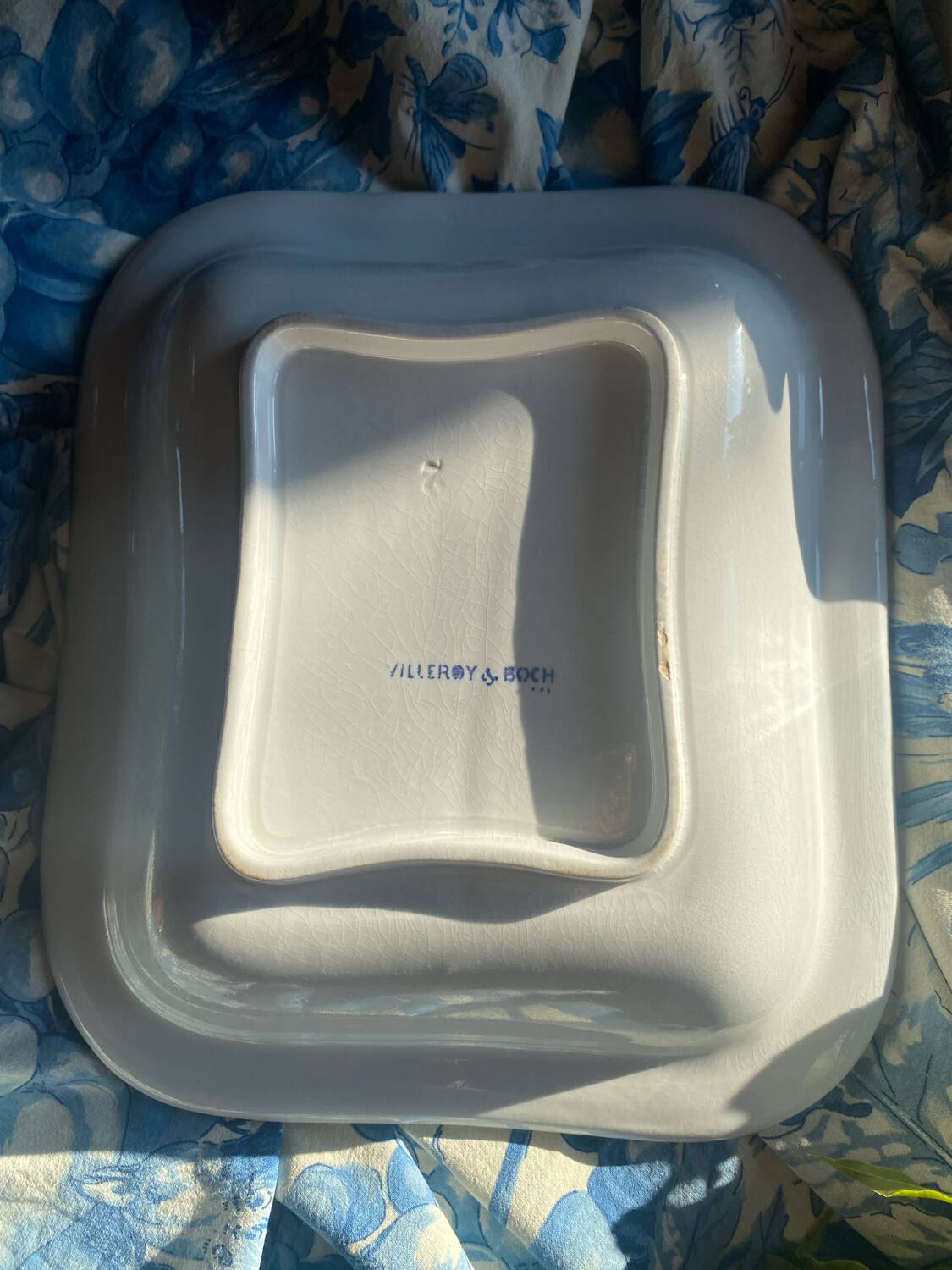 Large antique Villeroy and Boch porcelain dome dish