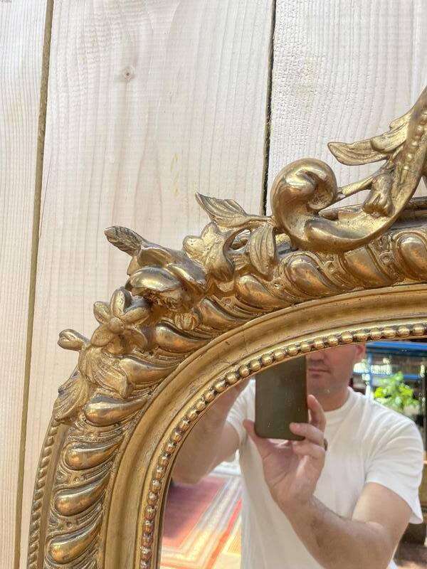 Miroir époque Napoléon III à fronton à la feuille d'or