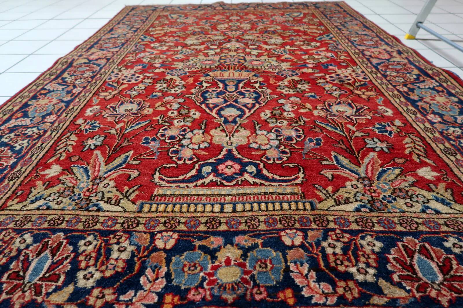 Tapis persan Kashan ancien fait main, 136 cm x 204 cm, années 1910