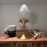 Vintage globe shell table lamp