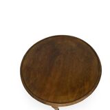 Petite table basse en noyer sculpté années 1920