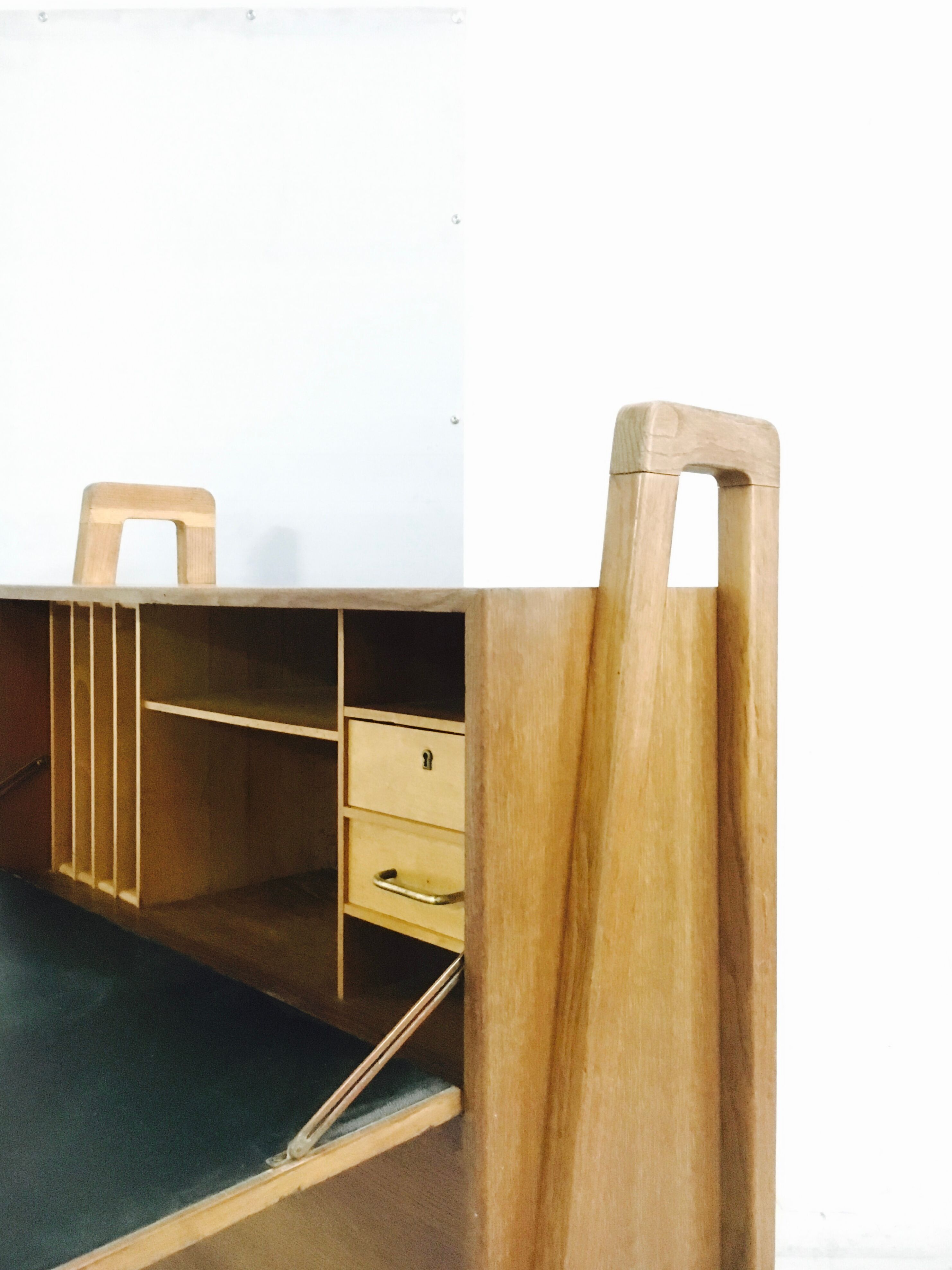 A secretary fell in the 1950s