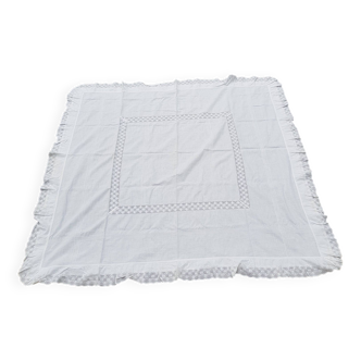 Rectangular ruffled tablecloth