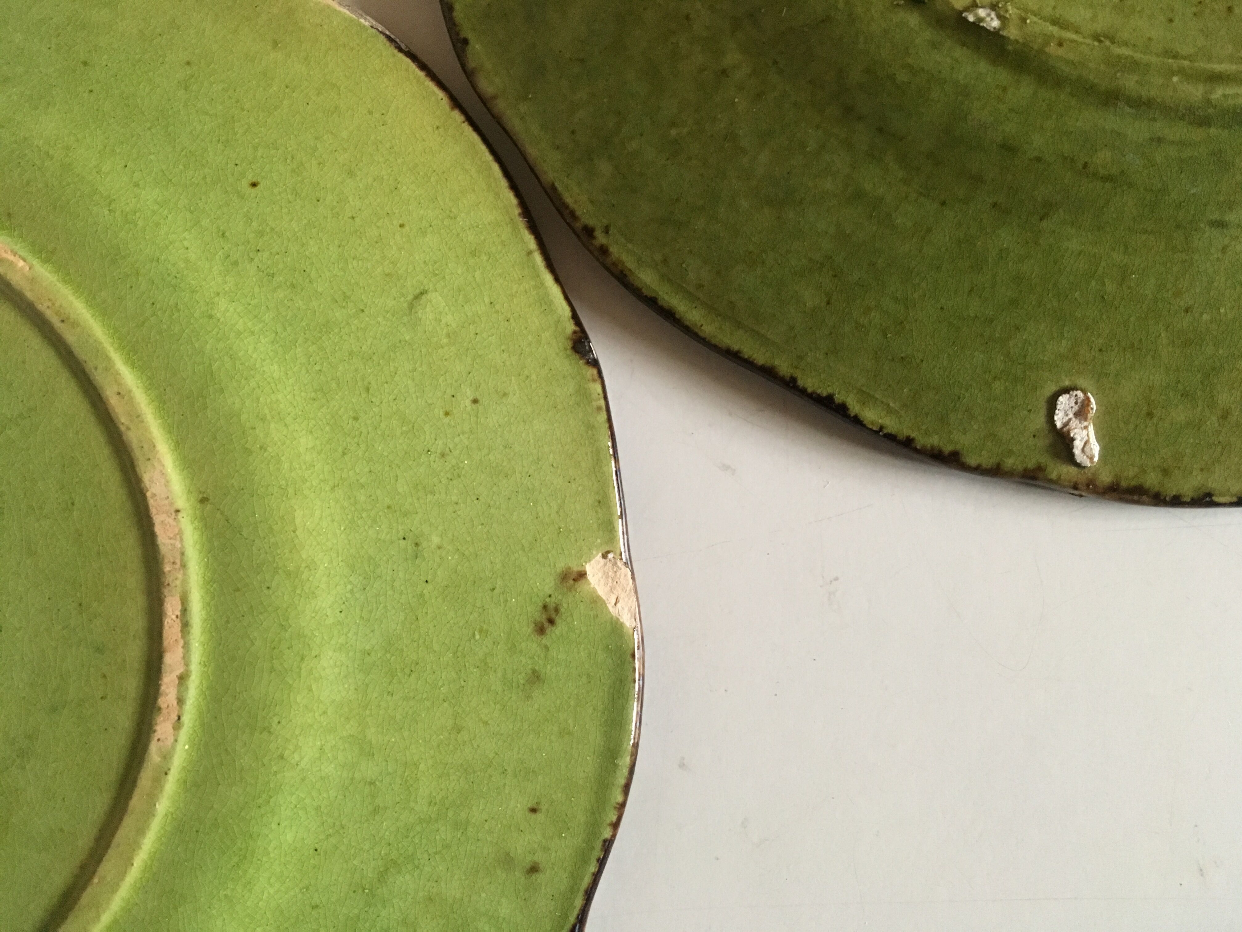 Set  of plates of glazed Earth Biot to gadroons