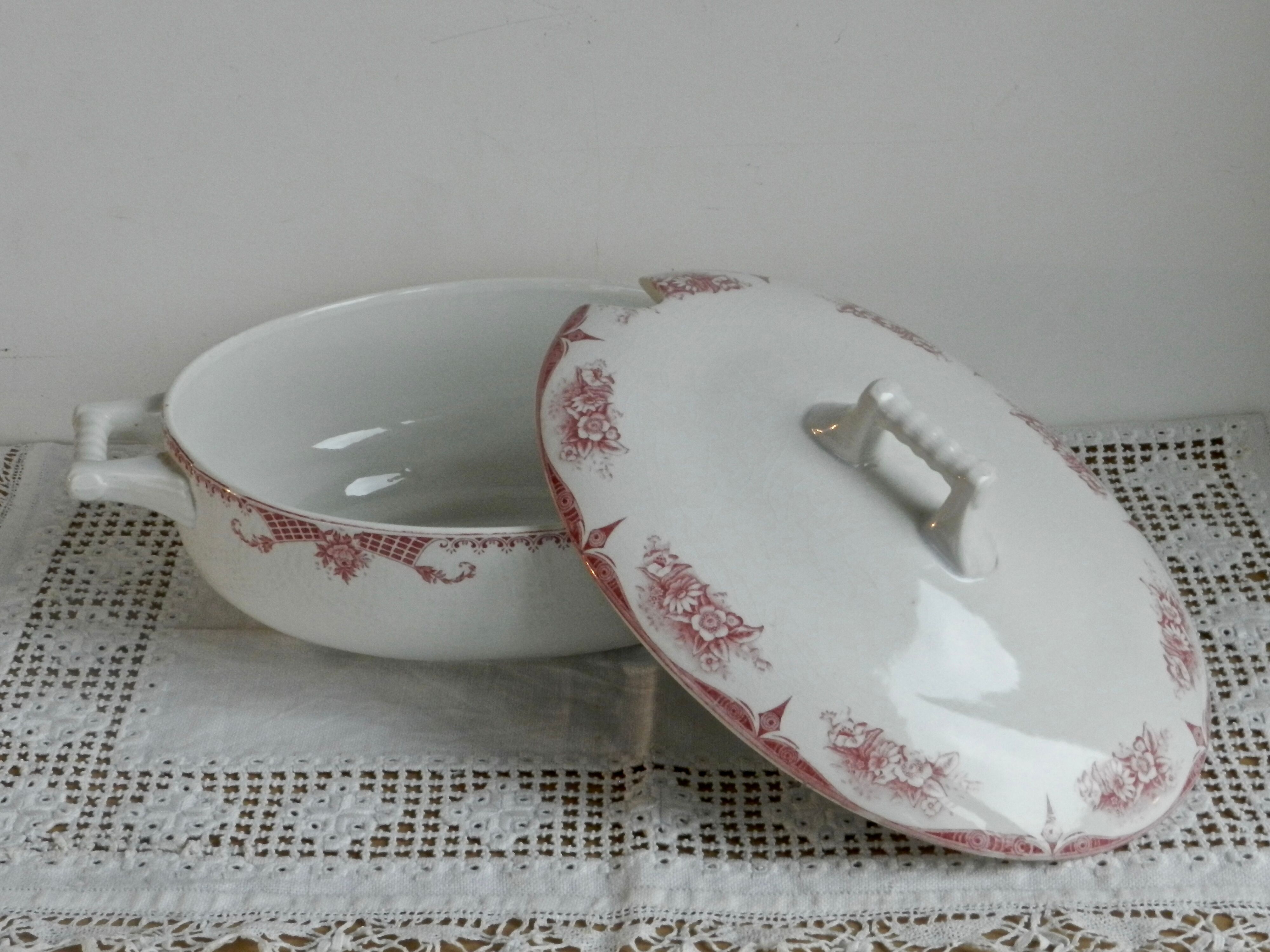 Old tureen Boch La Louvière model Lily pink flowers decor