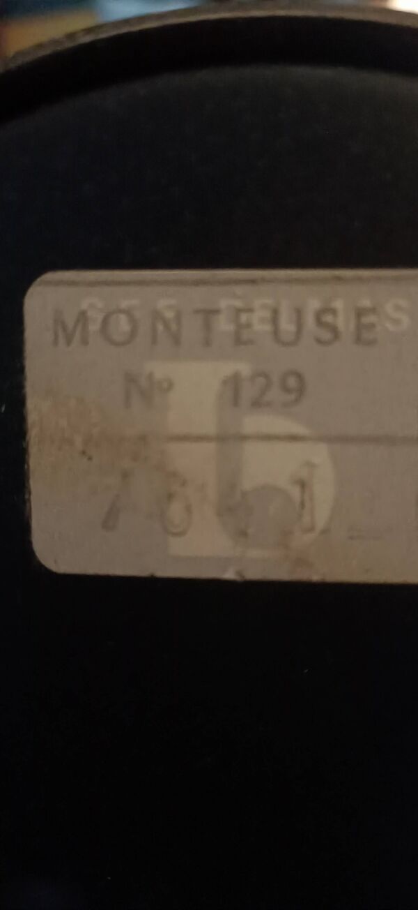 Lampe Art déco française en verre pressé signée See Delmas