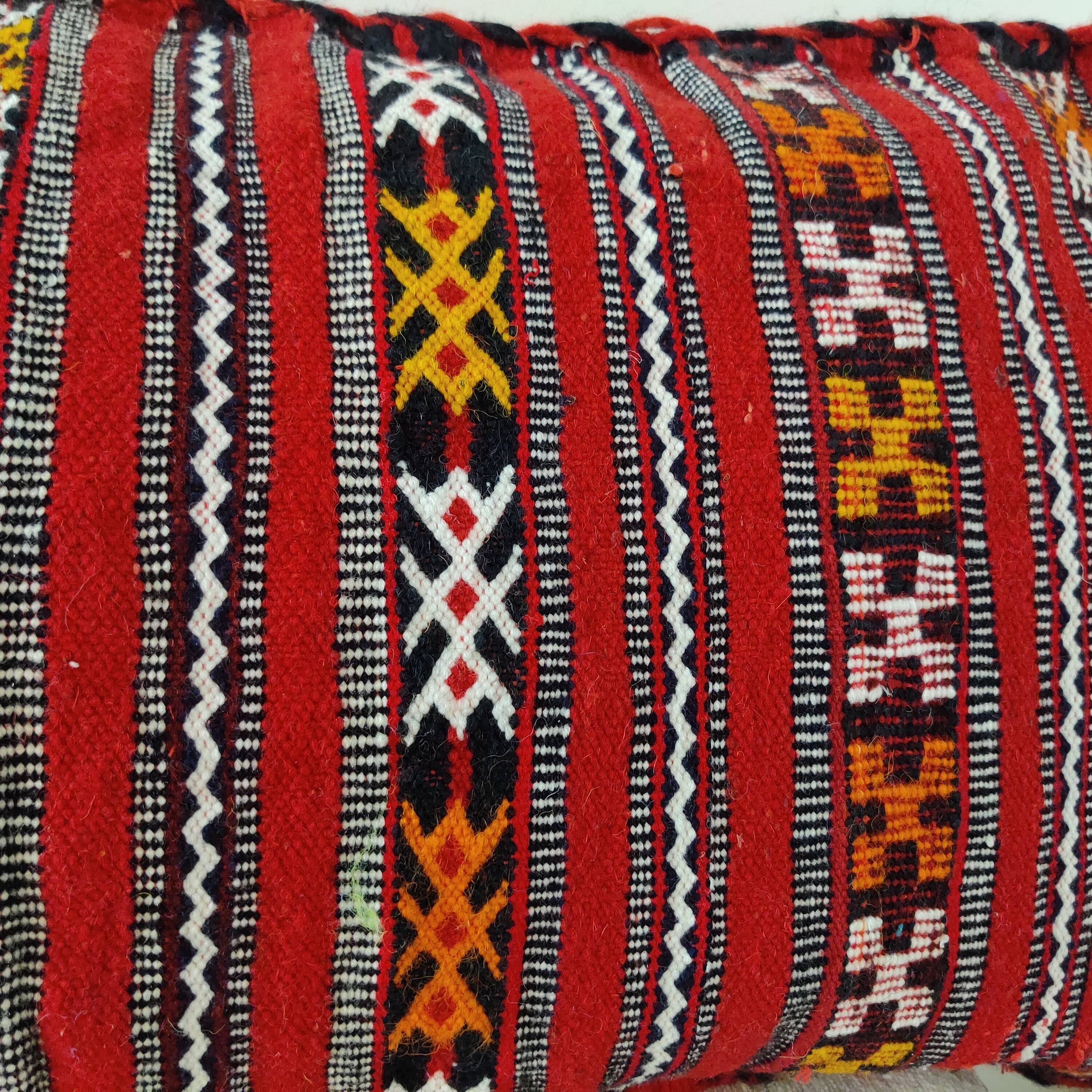 Long Berber cushion Kilm red