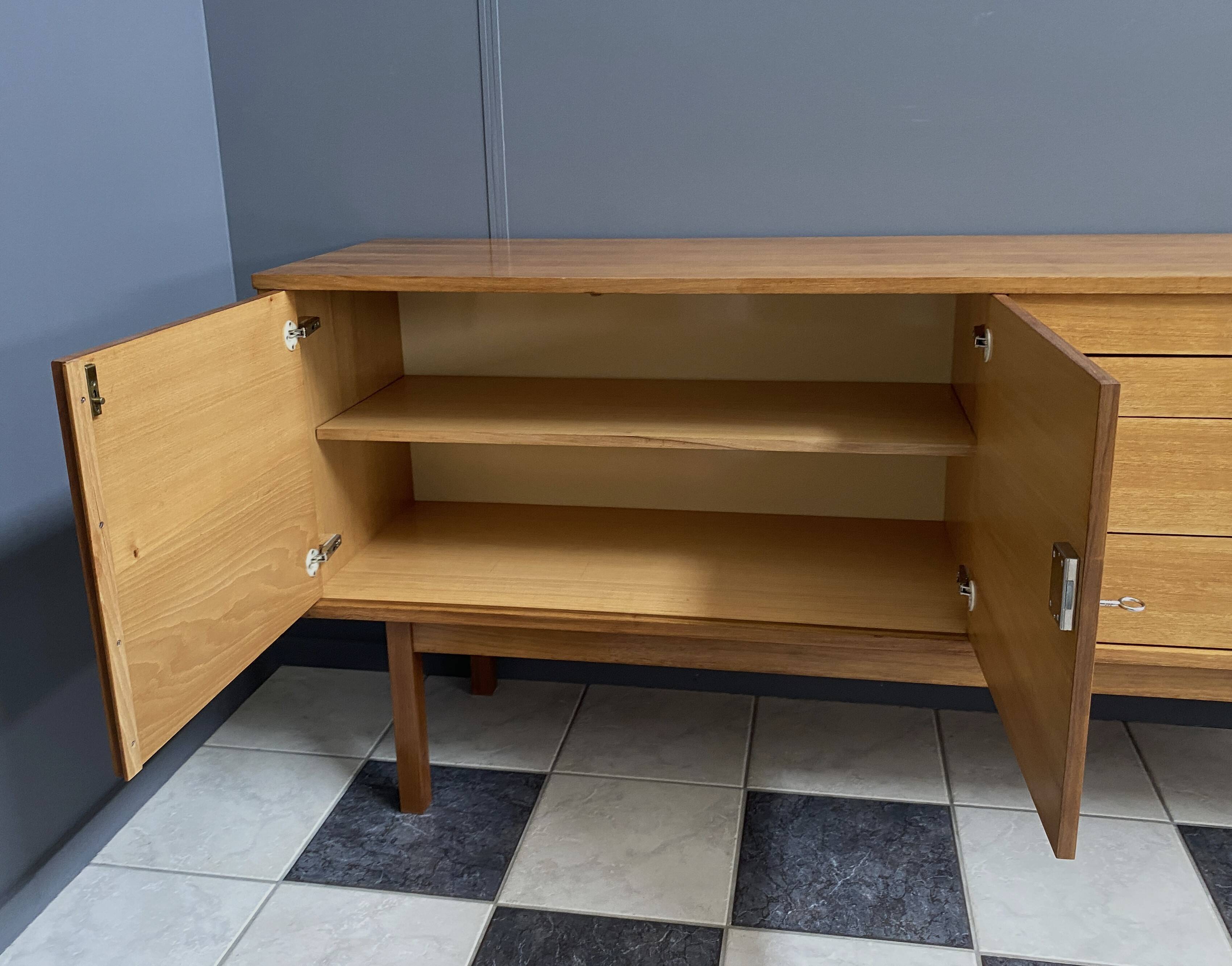 Buffet de style danois des années 1960