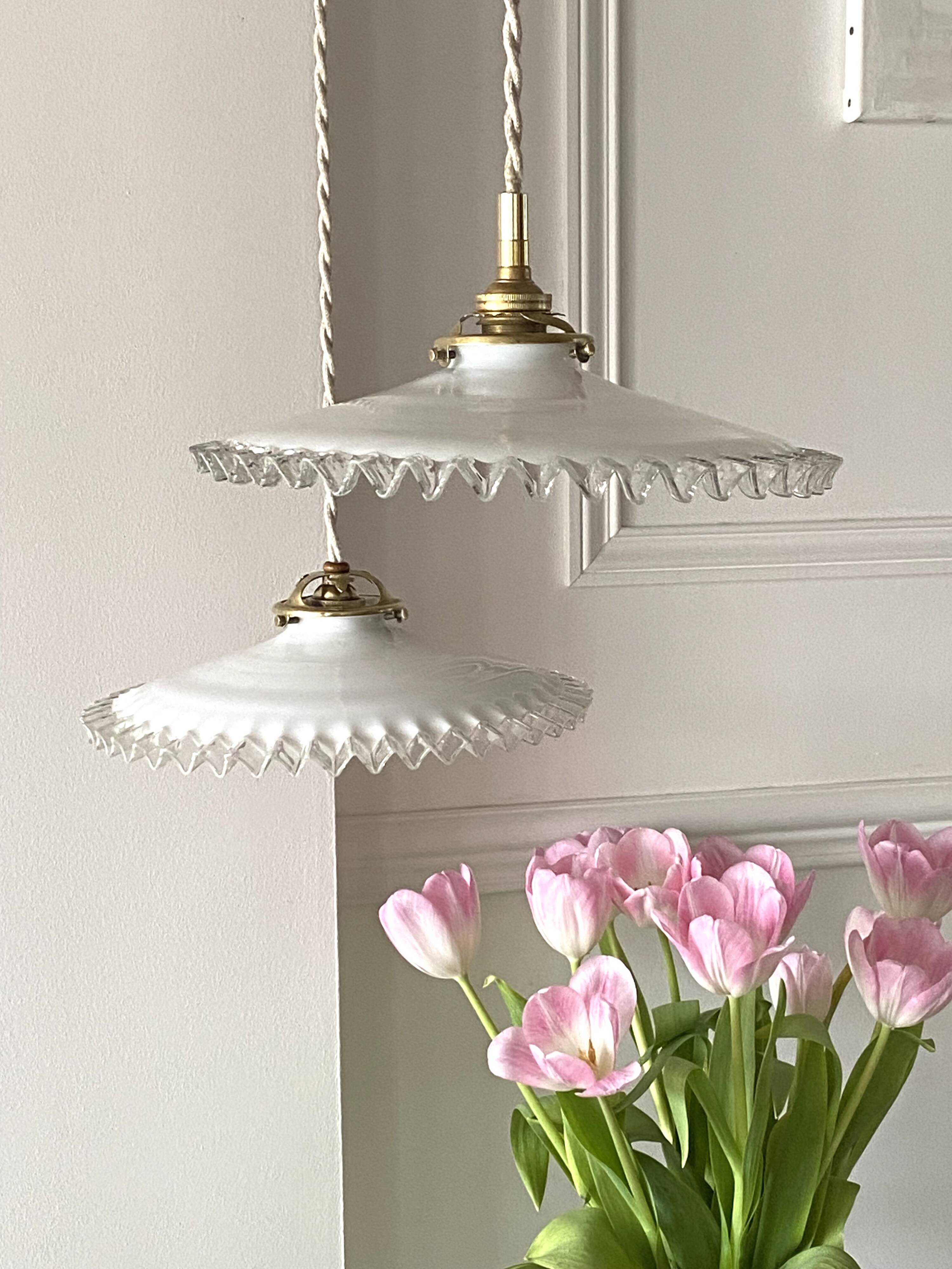 Opaline suspension