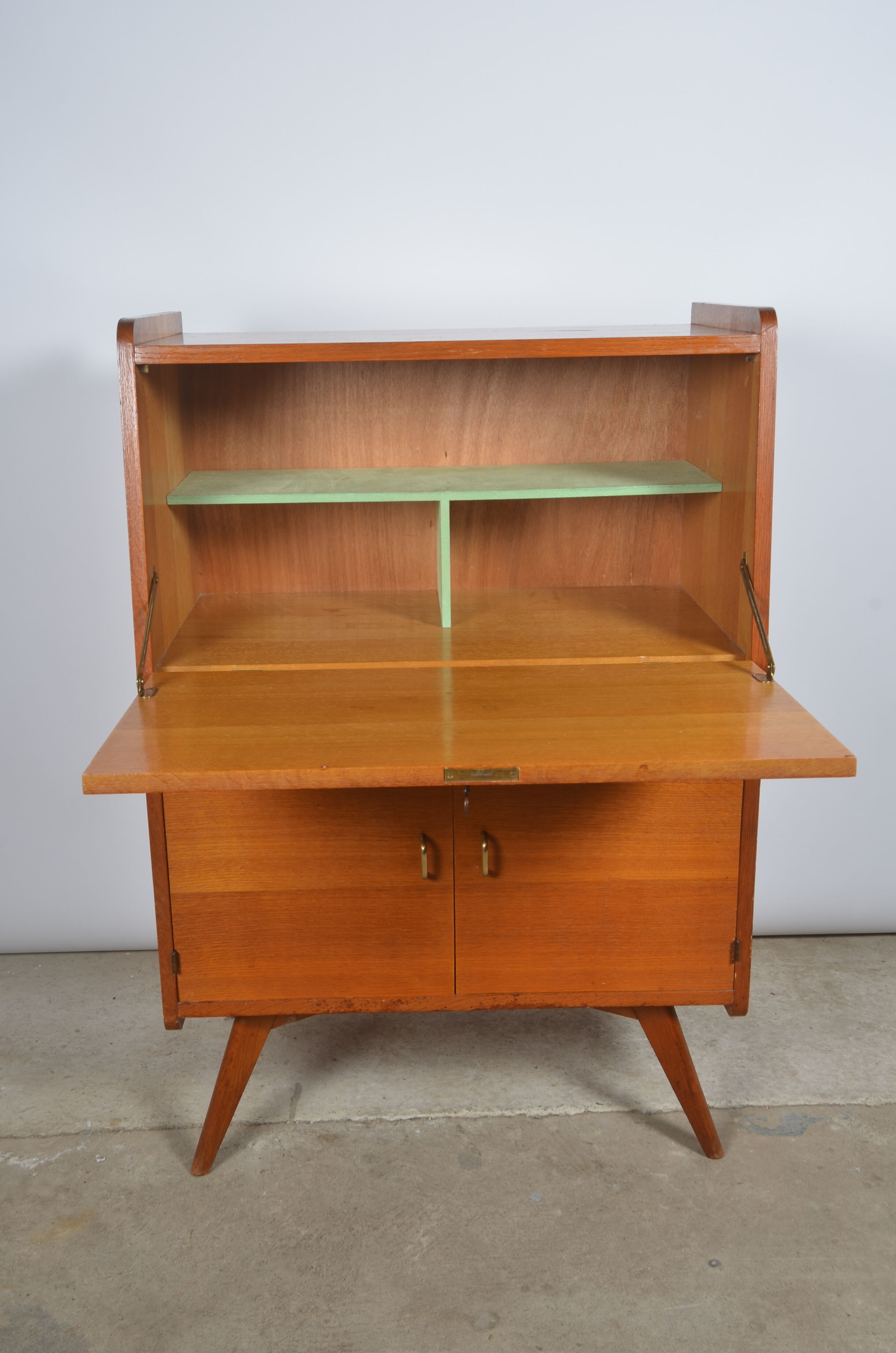 Secretary feet compass 1960