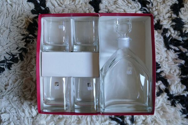 Carafe à whisky et ses quatre verres