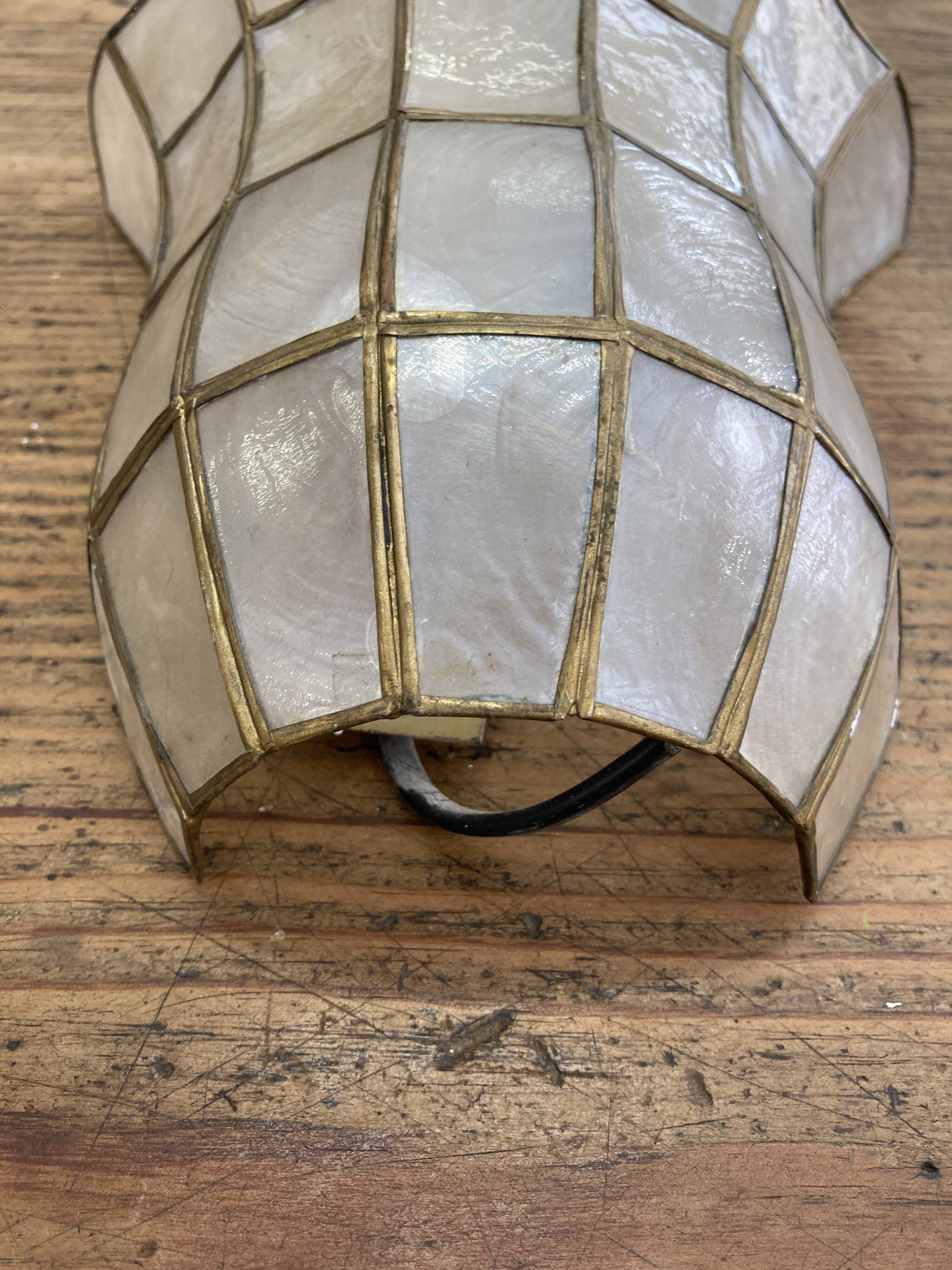 Wall lamp in mother-of-pearl and brass